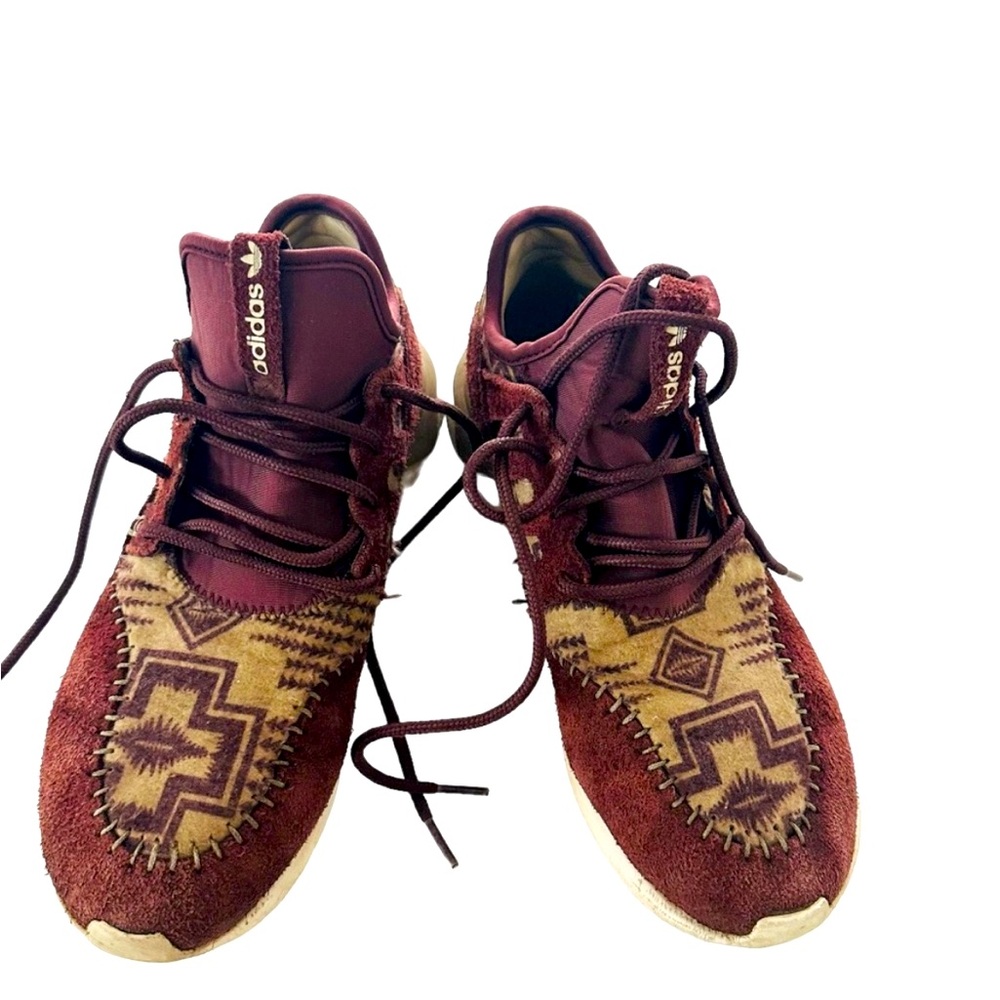 Adidas Originals Tubular Moc Runner "Blanket"
Burgundy and gold size 12